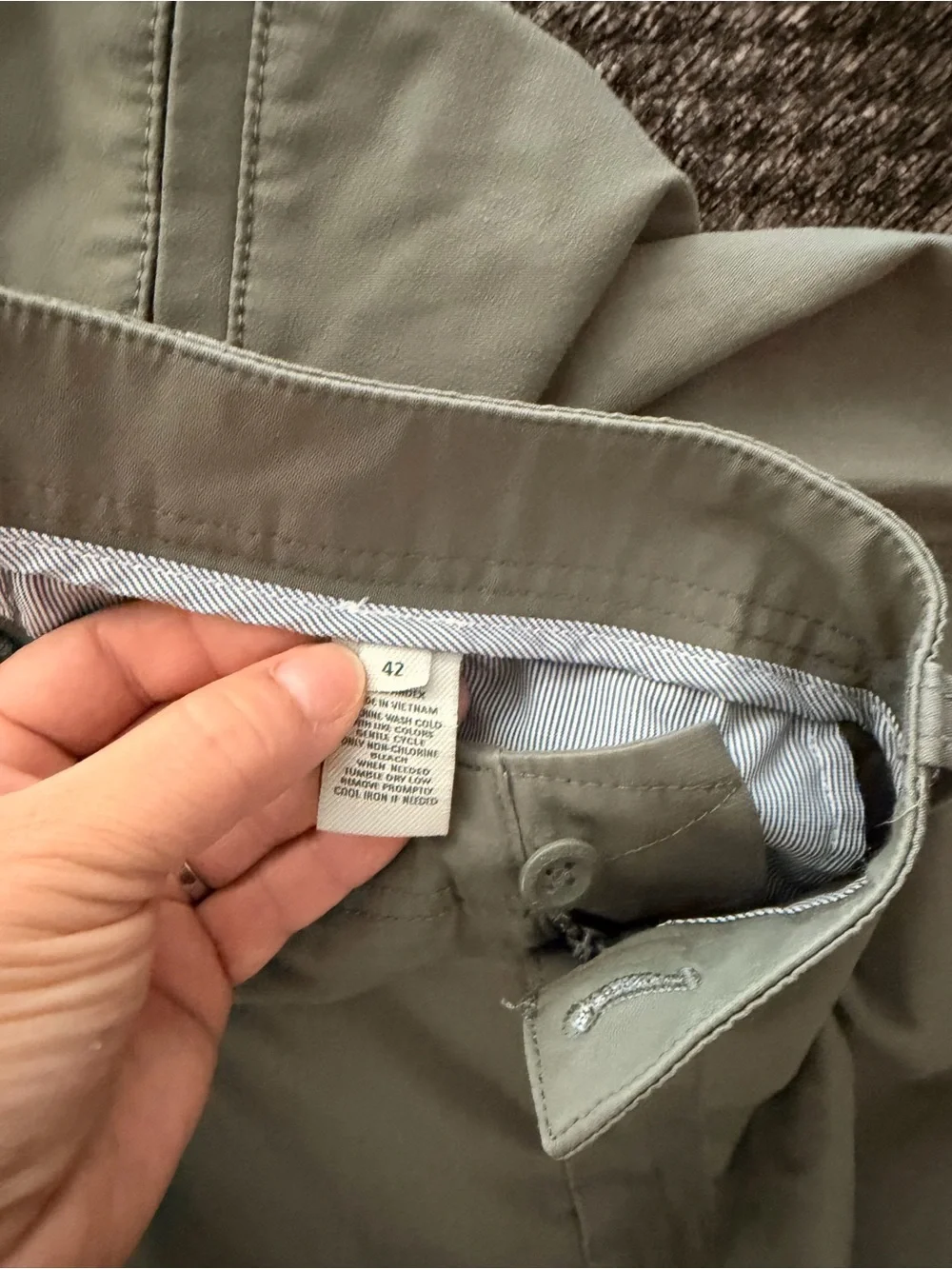 Duck Head Men's Flat Front Shorts in Light Olive